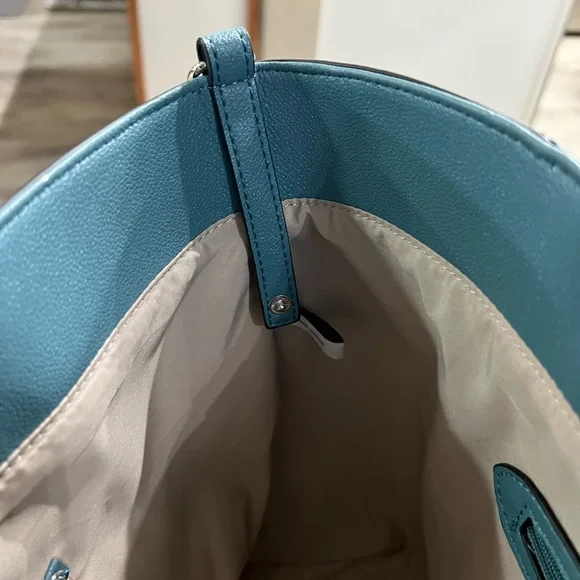 Nine West Blue Tote Bag Spacious and Minimalist with matching clutch - Picture 6 of 11